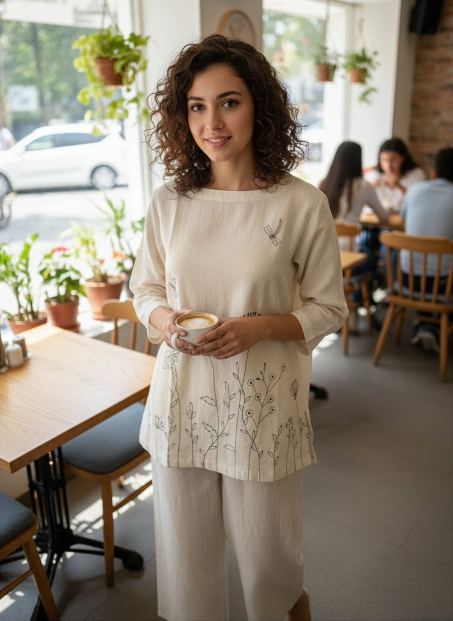 Kurti - Floral embroidery - White and pink